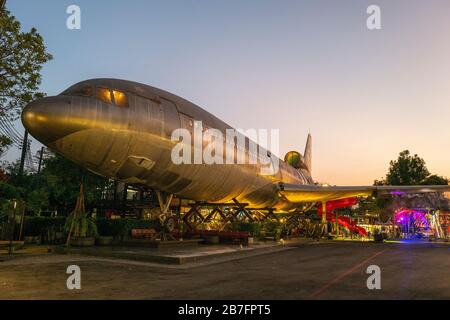 TriStar Jet al mercato notturno e artistico di Changchui a Bangkok, Thailandia Foto Stock