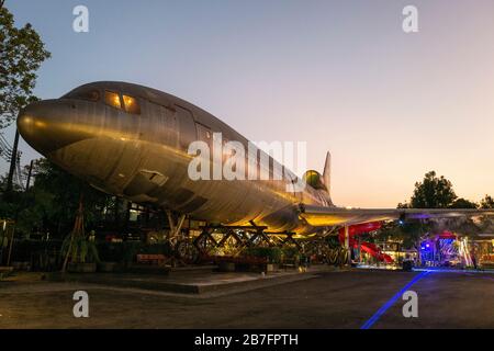 TriStar Jet al mercato notturno e artistico di Changchui a Bangkok, Thailandia Foto Stock