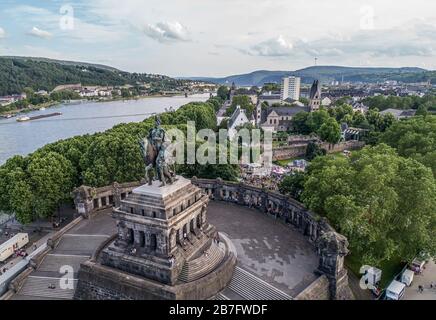 Koblenz City Germania 14.06.2019 Event Party vino elettronico presso lo storico angolo tedesco dove il Reno e la mosella confluiscono Foto Stock