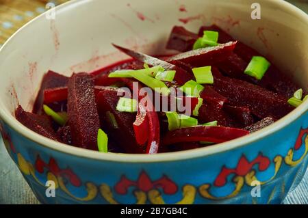 Meera Sodha's , curry di barbabietole, cucina dello Sri Lanka, piatti tradizionali assortiti, vista dall'alto. Foto Stock