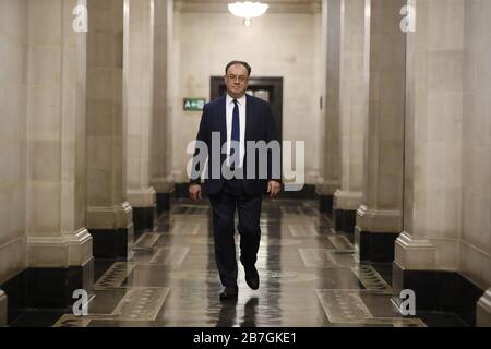 Il nuovo governatore della Banca d'Inghilterra, Andrew Bailey, durante una foto chiamata il suo primo giorno all'interno della sede centrale della banca centrale a Londra. Foto Stock