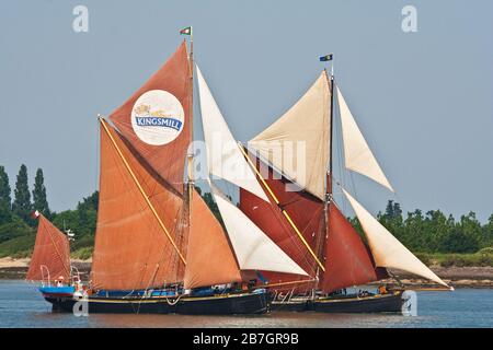 Le chiatte a vela del Tamigi Gladys e Mirosa in piena vela Foto Stock