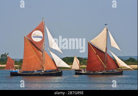 Le chiatte a vela del Tamigi Gladys e Mirosa in piena vela Foto Stock