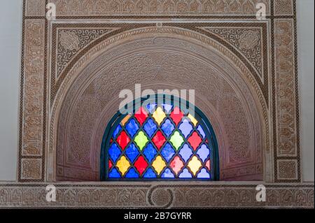 Vetrate all'interno del Palazzo Bahia, Marrakesh. Marocco Foto Stock