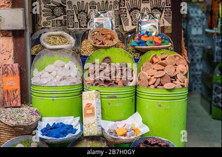 Un negozio nel Souk, Marrakech. Marocco Foto Stock