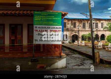 Portobelo. Panama - 28 febbraio 2020: Vista alla dogana Real Aduana nella piazza principale di Portobelo, Panama Foto Stock