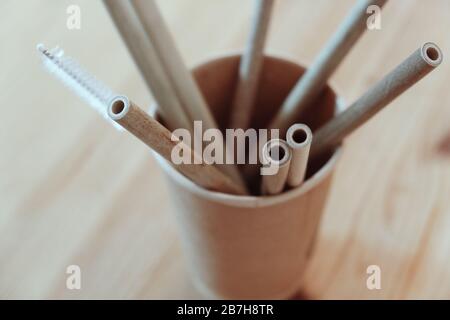 cannuccia ecologica di bambù per acqua potabile dire no al concetto di plastica zero rifiuti Foto Stock