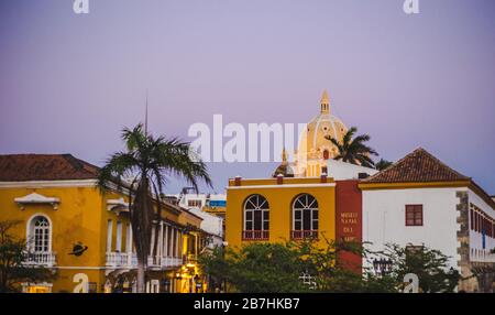 Skyline della città di Cartagena de Indias, Colombia, durante un bellissimo tramonto Foto Stock