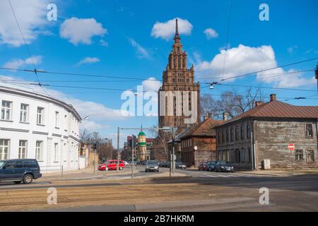 L'Accademia Lettone delle Scienze, riga. Un design stalinista-esque costruito nel 1946, all'epoca era uno dei più alti edifici in cemento del mondo Foto Stock