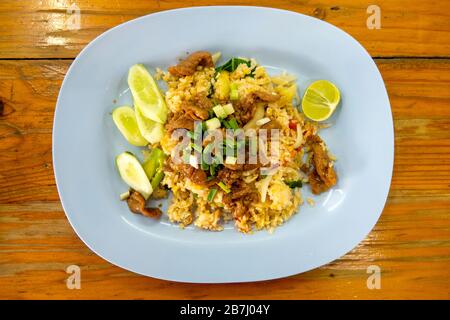 Tradizionale Khao Pad Moo (riso fritto con maiale) Foto Stock