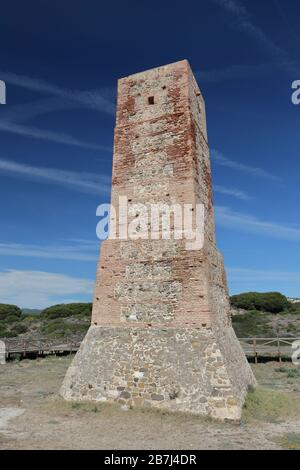 Torre Ladrones, Torre moresca, Cabopino - Dunas de Artola, Marbella, provincia di Málaga, Andalusia, Spagna. Foto Stock