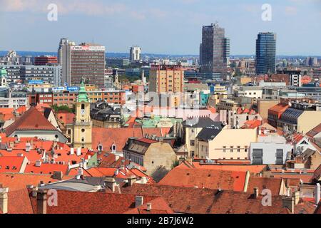 BRATISLAVA, Slovacchia - 9 agosto 2012: Cityscape di Bratislava, Slovacchia. Bratislava è la più popolosa (462,000) e più visitato la città in Slovacchia. Foto Stock