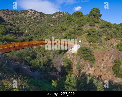 Il magnifico Canyon delle Angosturas, Benahavis, Costa del Sol, Spagna. Area protetta di flora e fauna, anfratti, fiume e passeggiate. Una destinazione Foto Stock