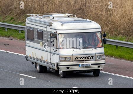 Anni '1992 90 Novanta Hymer Motorhome Mercedes Benz 410 D Diesel 410 di TRW LWB; traffico veicolare nel Regno Unito, trasporto, veicoli in movimento, veicolo, strade, motori, autostrade sull'autostrada M6 Foto Stock