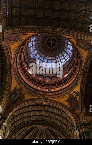 Cupola della Basilica di San Nicola ( Van de Heilige Nicolaas o Sint-Nicolaaskerk ), chiesa situata nel centro di Amsterdam, Paesi Bassi Foto Stock