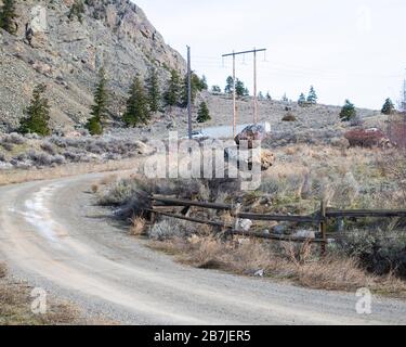 Deserto sull'autostrada BC 3 vicino a Keremeos, British Columbia, Canada Foto Stock