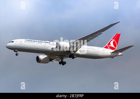 New York, USA - 29 febbraio 2020: Turkish Airlines Boeing 787-9 aereo Dreamliner all'aeroporto John F. Kennedy di New York (JFK) negli Stati Uniti. Boeing è un Foto Stock