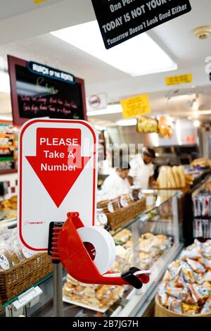 Millburn Delicatessen 328 Millburn Avenue, Millburn, NJ 07041 locale preferito, aperto dal 1946. Il miglior sandwich Deli nel Garden state. Foto Stock