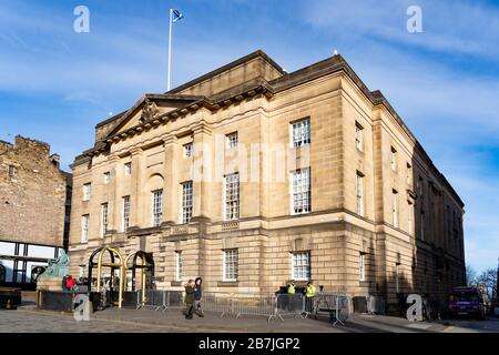 Vista esterna della High Court of Justiciary sul Royal Mile a Edimburgo, Scozia, Regno Unito Foto Stock