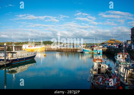 Nel tardo pomeriggio nel porto di Padstow, Cornovaglia. Foto Stock
