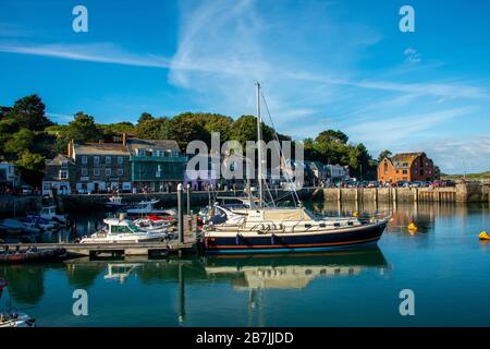 Nel tardo pomeriggio nel porto di Padstow, Cornovaglia. Foto Stock