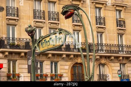 Stazione della metropolitana Blanche Paris France Foto Stock