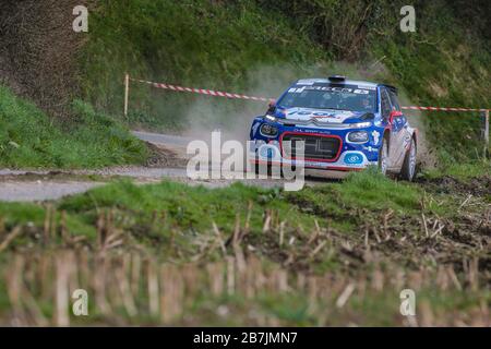 Yoann BONATO dalla Francia e il suo co-driver Benjamin BOULLOUD vincono le Touquet Rally nella loro Citroen C3 WRC, qui nella fase 4 di questo appuntamento di apertura del Campionato Rally Francese. Foto Stock