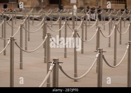 Museo del Louvre nel cortile di Napoleone Parigi Francia Foto Stock