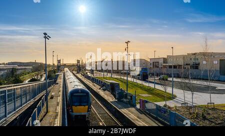 Il centro di trasporto di Dublino per tram, treni e autobus nella stazione di Broombridge, illustra il minor numero di pendolari durante le epidemie Covid 19, coronavirus Foto Stock