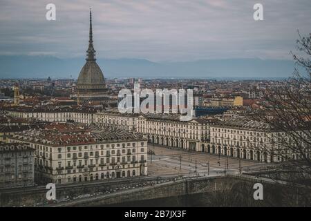 Torino, 15/03/202020Vista generale di Torino dal Monte dei Cappuccini durante l'Italia continua Nationwide Lockdown per controllare Coronavirus spread . Punto Foto Stock