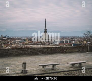 Torino, 15/03/202020Vista generale di Torino dal Monte dei Cappuccini durante l'Italia continua Nationwide Lockdown per controllare Coronavirus spread . Punto Foto Stock