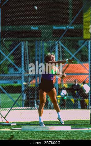 Al Feuerbach (USA) in gara nel colpo messo al Prefontaine Classic 1978. Foto Stock