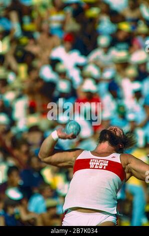 Al Feuerbach (USA) in gara nel colpo messo nel 1981 Foto Stock