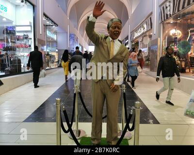 Effigie di Nelson Mandela il presidente più popolare, leader africano e filantropo Foto Stock