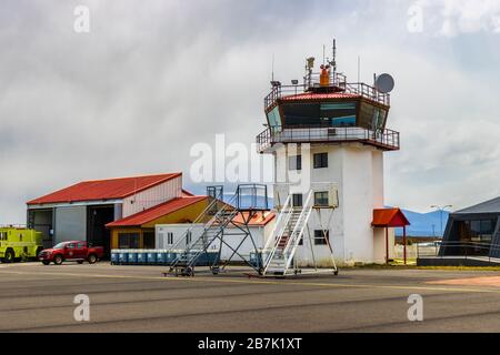 Torre di controllo presso l'aeroporto di Teniente Julio Gallardo che serve Puerto Natales nella regione di Magallanes in Patagonia, Cile meridionale Foto Stock