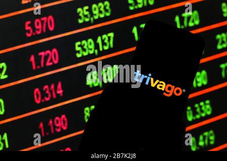 Polonia. 13 Marzo 2020. In questa illustrazione fotografica viene visualizzato il logo di Trivago sullo smartphone. Credit: Filip Radwanski/SOPA Images/ZUMA Wire/Alamy Live News Foto Stock