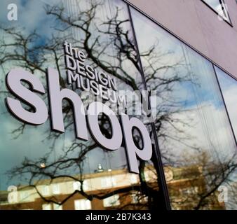 Il Design Museum, Kensington High St, Kensington, London W8; un museo che copre prodotti, industriale, grafico, moda e design architettonico. Foto Stock