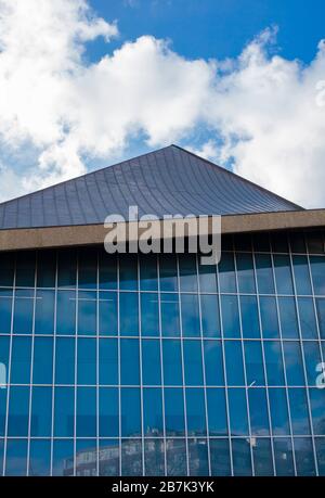 Il Design Museum, Kensington High St, Kensington, London W8; un museo che copre prodotti, industriale, grafico, moda e design architettonico. Foto Stock