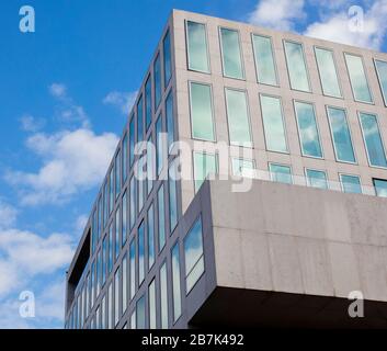 Il Design Museum, Kensington High St, Kensington, London W8; un museo che copre prodotti, industriale, grafico, moda e design architettonico. Foto Stock