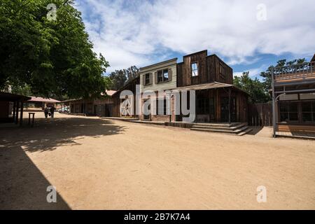 Agoura Hills, California, USA - 29 maggio 2018: Storica città del cinema occidentale di proprietà del National Park Service degli Stati Uniti al Paramount Ranch nel Mo di Santa Monica Foto Stock