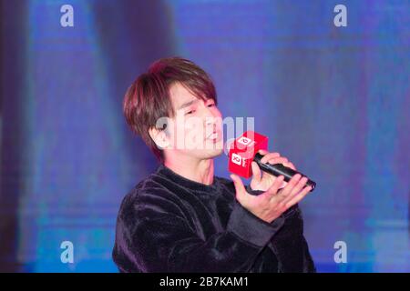 Attore, modello e cantante taiwanese Jerry Yan partecipa all'evento di promozione del marchio Xin Youzhi nella città di Guangzhou, provincia del Guangdong del sud della Cina, 8 gennaio 2 Foto Stock