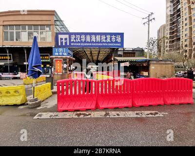 Vista del chiuso mercato all'ingrosso del pesce di Wuhan Huanan ad Hankou, nella città di Wuhan, nella provincia di Hubei della Cina centrale, 1° gennaio 2020.