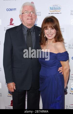 Phil Donahue e Marlo Thomas al 'Runway for Life' che beneficia del St. Jude Children's Research Hospital sponsorizzato dal DVD 'la Sirenetta' di Disney e dalla Conair Corporation tenuta al Beverly Hilton Hotel a Beverly Hills, CA. L'evento si è svolto venerdì 15 settembre 2006. Foto di: SBM / PictureLux - riferimento file 33984-6715SBMPLX Foto Stock