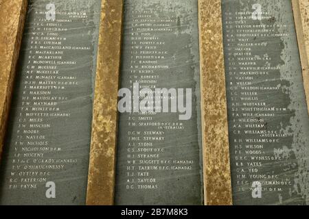 Memoriale ai membri dello squadrone del RAF del 617 che morì durante la seconda guerra mondiale, Woodhall Spa, Lincolnshire, Regno Unito. Foto Stock