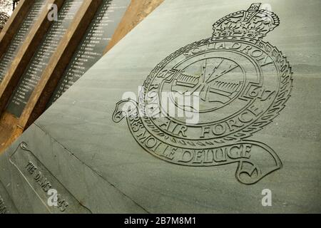 Memoriale ai membri dello squadrone del RAF del 617 che morì durante la seconda guerra mondiale, Woodhall Spa, Lincolnshire, Regno Unito. Foto Stock