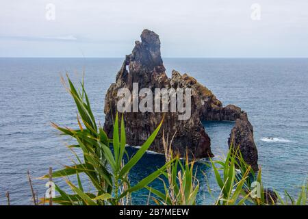 Visualizza Ponta sao lourenco madeira punto est sentiero escursionistico stormy mare meteo paesaggio all'aperto concetto Foto Stock