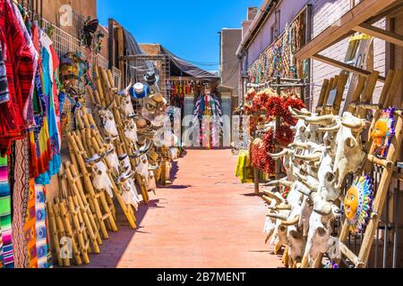 Santa Fe, New Mexico, USA mercato che vende beni tradizionali del sud-ovest. Foto Stock