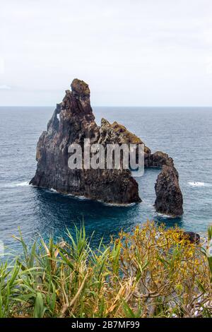 Visualizza Ponta sao lourenco madeira punto est sentiero escursionistico stormy mare meteo paesaggio all'aperto concetto Foto Stock