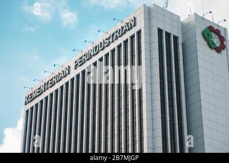 Ministero indonesiano degli uffici dell'industria a Jalan Jenderal Gatot Subroto Kav. 52-53, Sud Jakarta Indonesia. Foto Stock