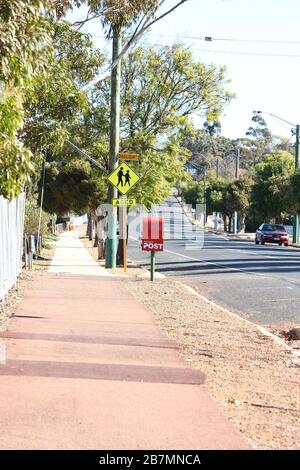 Tipiche strade australiane intorno alla città di Narrogin, Australia Occidentale Foto Stock